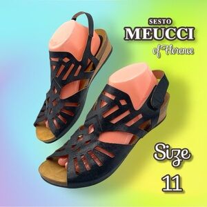 Sesto Meucci Navy Laser Cut Sandals. Size 11